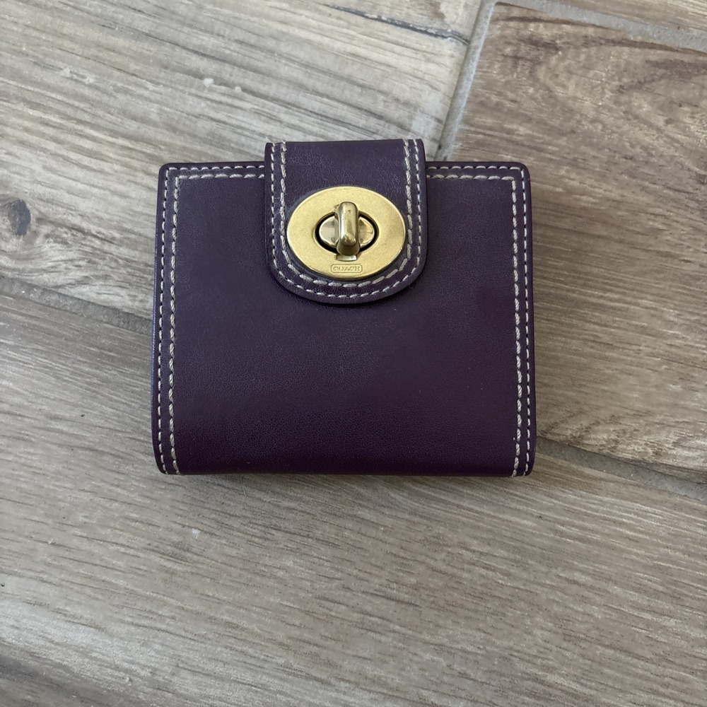 Coach Vintage Purple Eggplant Leather Turnlock Bifold Wallet Women Logo